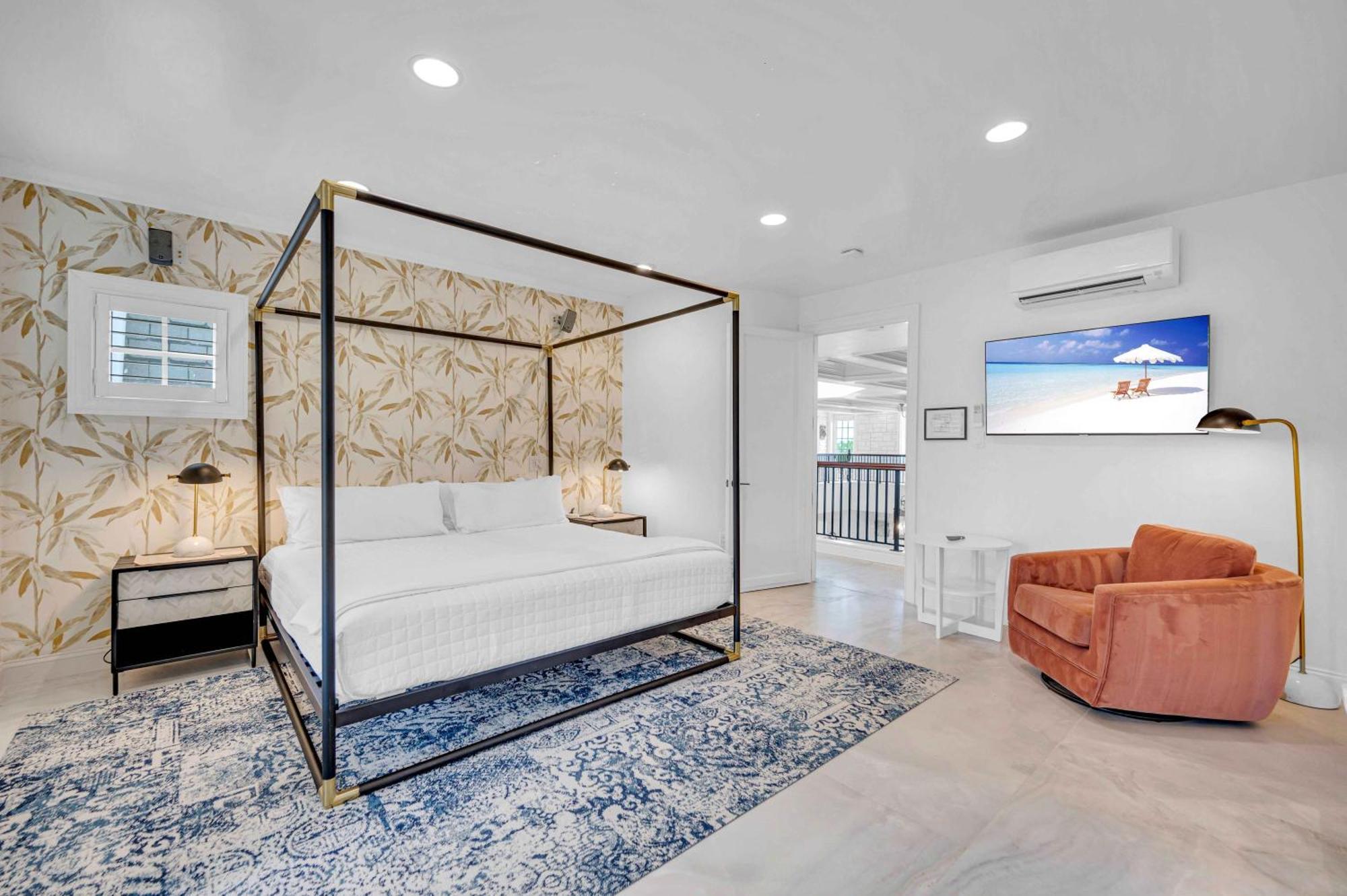 The Modern Castle Canal View Access Rooftop Living Greenhouse Vlllas Fort Lauderdale Exterior photo